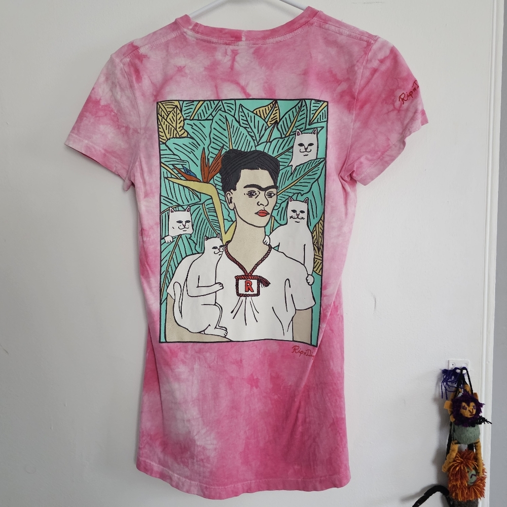 Rip N Dip tye dye pink white t-shirt Frida Kahlo (Catlo), S